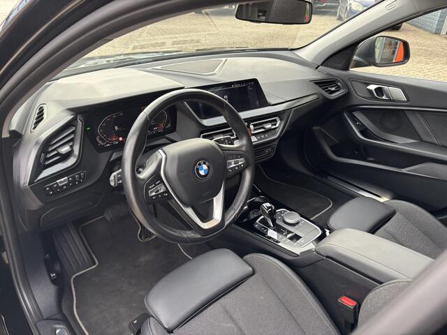 BMW 1-SERIE 118i Business Edition / Schuifkanteldak / Navi / Applecarplay/AndroidAuto /