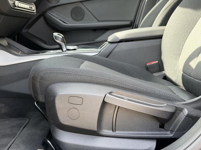 BMW 1-SERIE 118i Business Edition Automaat / 1e Eigenaar / Navigatie / Camera / PDC / Apple Carplay & Android Auto / Parkeerassistent / Cruise Control / Clima / DAB / NAP /