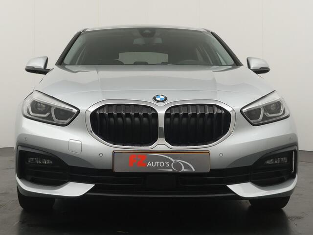 BMW 1-SERIE 118i Executive Edition - Navigatie - Climate Controle - Apple Carplay & Android Auto