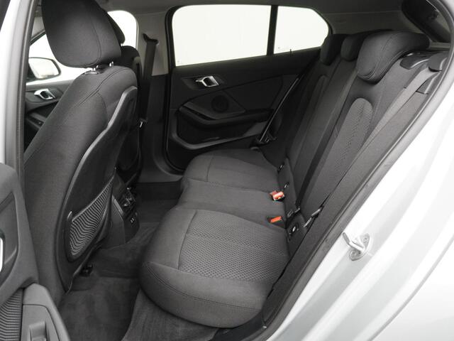 BMW 1-SERIE 118i Executive Edition - Navigatie - Climate Controle - Apple Carplay & Android Auto