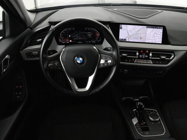 BMW 1-SERIE 116i Business Edition | Carplay | Live Cockpit | Navigatie | Full LED | Navigatie | DAB | Climate control | Cruise control | Bluetooth | Origineel NL