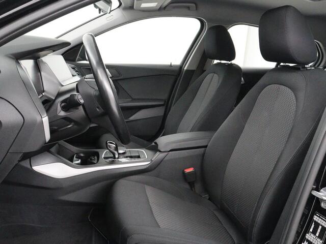 BMW 1-SERIE 116i Business Edition | Carplay | Live Cockpit | Navigatie | Full LED | Navigatie | DAB | Climate control | Cruise control | Bluetooth | Origineel NL