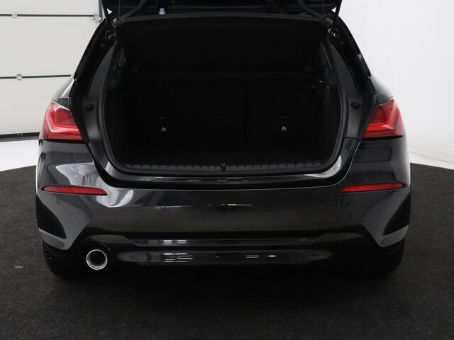 BMW 1-SERIE 116i Business Edition | Carplay | Live Cockpit | Navigatie | Full LED | Navigatie | DAB | Climate control | Cruise control | Bluetooth | Origineel NL