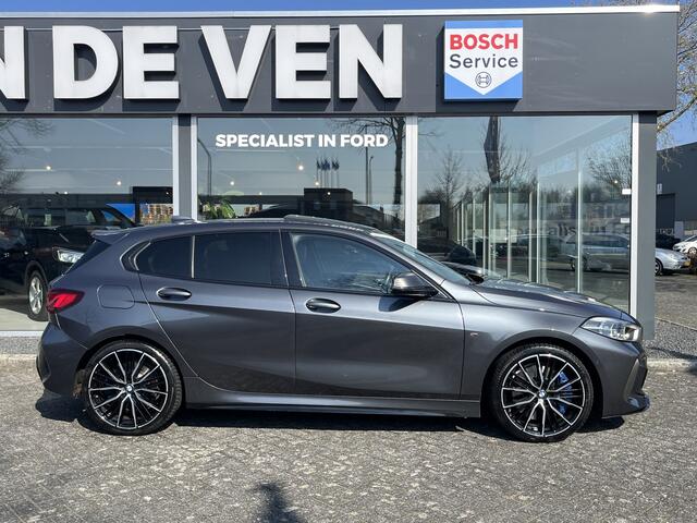 BMW 1-SERIE M135i xDrive High Executive M Sport 306pk Automaat | Panodak | Elektr. achterklep | arking Pakket | Spiegel Pakket | Draadloze telefoonlader | etc. etc.