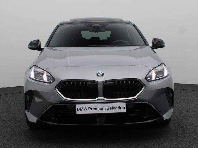 BMW 1-SERIE 120 M Sportpakket | Premium Pack | Stuurwielrand Verwarmd | Panoramadak | Harman Kardon | 19''