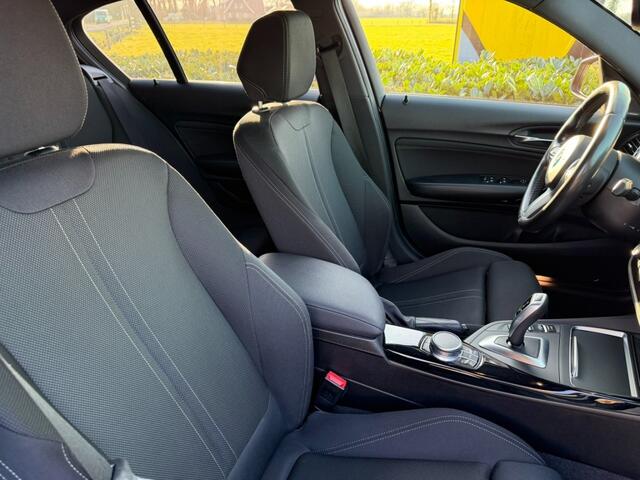 BMW 1-SERIE 118i Aut8 Sport Line Edition Led / Carplay / Camera