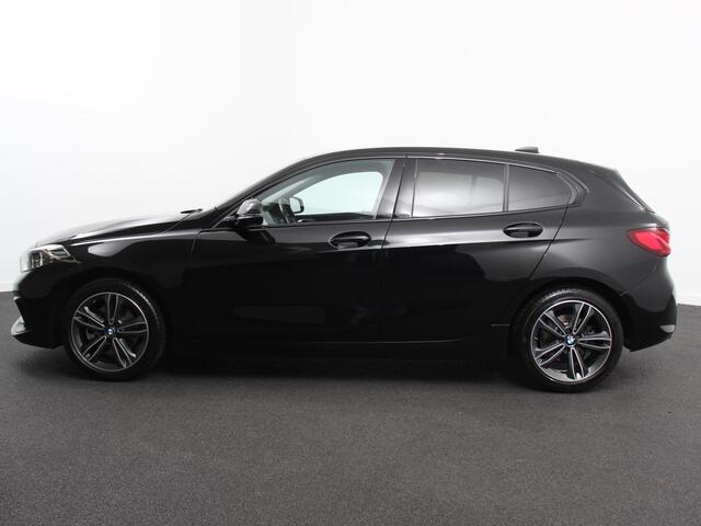 BMW 1-SERIE 118i Automaat Sportline Business Edition | Navigatie | Cruise control | LED Parkeersensor achter | Navigatie | Apple Carplay/ Android Auto | Lichtmetalen velgen | Digitale Cockpit