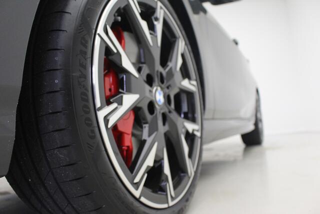 BMW 1-SERIE 120 M-Sport Pro | Individual Dravitgrau | Schuif/- kanteldak | Harman Kardon | Stuur/- stoelverwarming