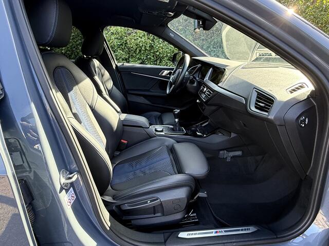 BMW 1-SERIE 118d M-Sportpakket I 18" I Camera I NL Auto