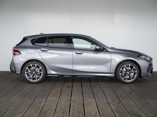 BMW 1-SERIE 120 | M Sport | Achteruitrijcamera | Stoelverwarming | PDC | 18''