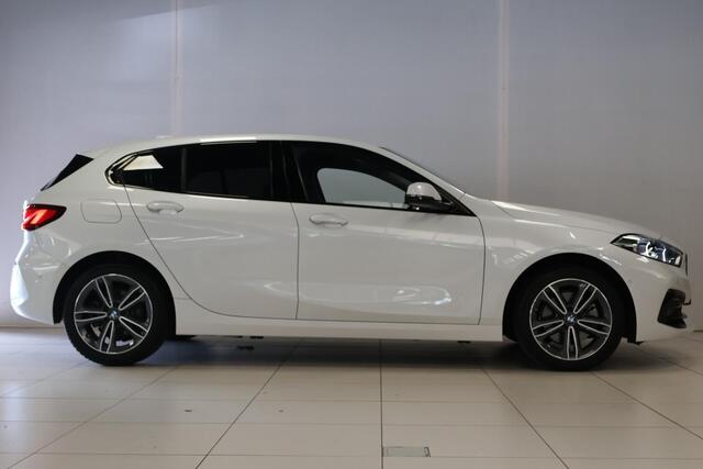 BMW 1-SERIE 118i | LED | Automaat | Clima | Camera | .