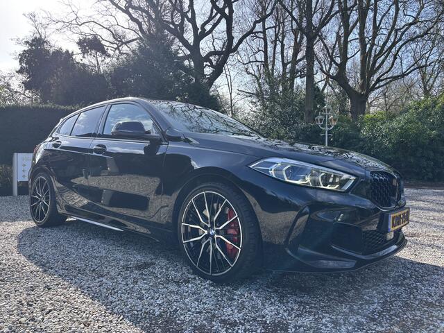 BMW 1-SERIE M135i xDrive High Executive / Pano / HK Audio / HUD / Camera