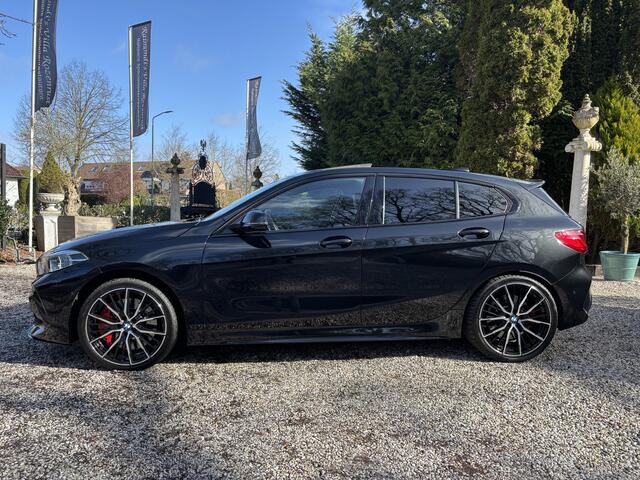 BMW 1-SERIE M135i xDrive High Executive / Pano / HK Audio / HUD / Camera