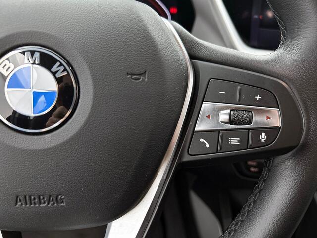 BMW 1-SERIE 118i Executive Edition | Sportstoelen | Park assist |