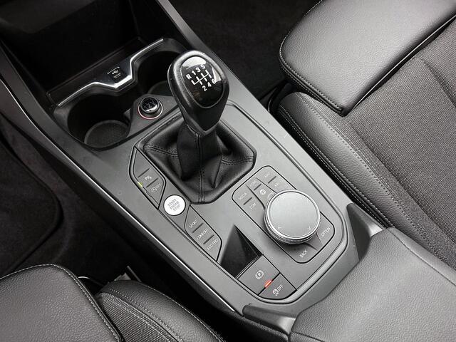 BMW 1-SERIE 118i Executive Edition | Sportstoelen | Park assist |