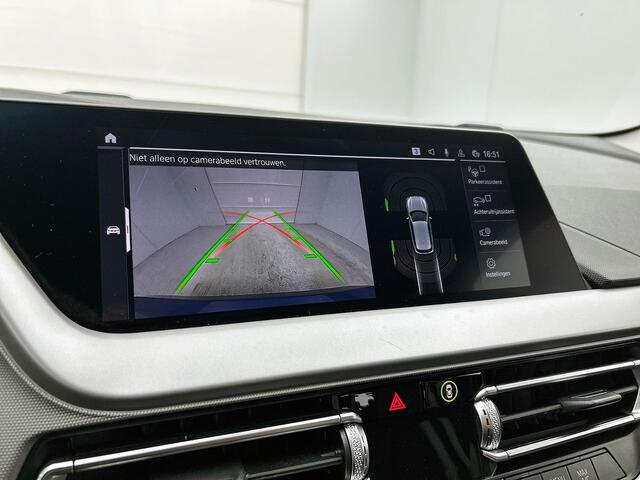 BMW 1-SERIE 118i Executive Edition | Sportstoelen | Park assist |
