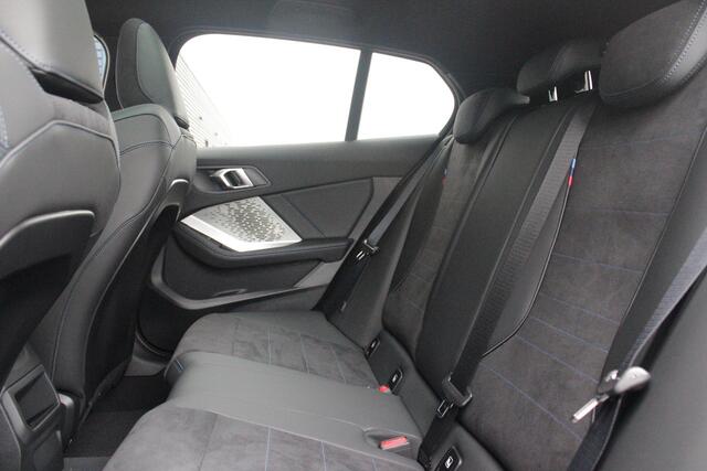 BMW 1-SERIE 120 170PK M SPORT | PANORAMA SCHUIF/KANTEL DAK | 18" LICHTMETALEN VELGEN | DODEHOEK DETECTIE | DRAADLOZE APPLE CARPLAY/ANDROID AUTO | NAVIGATIE | ACHTERUITRIJ CAMERA | ADAPTIEF M ONDERSTEL | SFEER VERLICHTING | STOEL VERWARMING | DAB+ RADIO | ALCANTARA BE