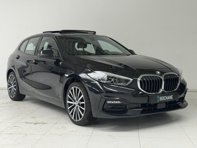BMW 1-SERIE 118i Executive Edition | Panoramadak | Navigatie | Parkeersensoren V+A | Apple CarPlay / Android Auto |