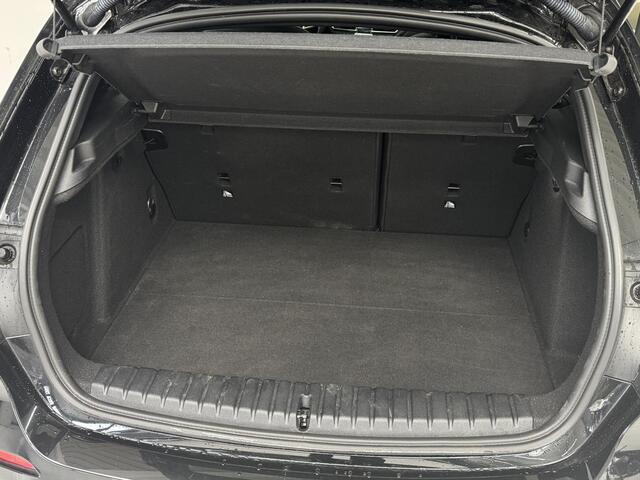 BMW 1-SERIE 118i Executive Edition | Panoramadak | Navigatie | Parkeersensoren V+A | Apple CarPlay / Android Auto |