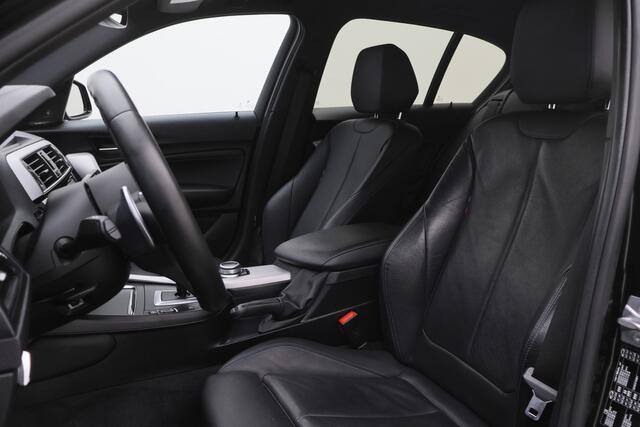 BMW 1-SERIE 120i Edition Sport Line Shadow High Executive Leer, H&K, Camera, Keyless, Cruise, Standkachel, Bluetooth, PDC, DAB, 18''