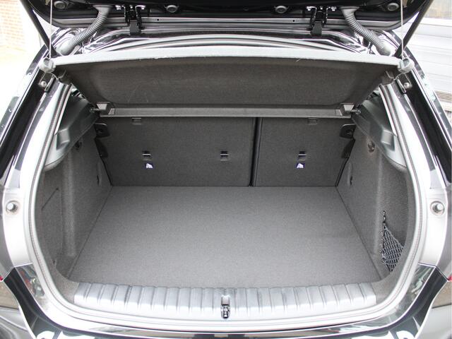 BMW 1-SERIE 118i Business+ Sport Automaat /Navigatie/Camera/Leder/Stoelverwarming/PDC/18'LM/LED/Lane assist/DAB+/NAP! 2e eig!