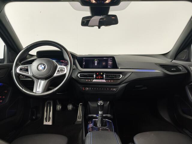BMW 1-SERIE 118i Business Edition | Apple Carplay & Android Auto | Achteruitrijcamara | M pakket |