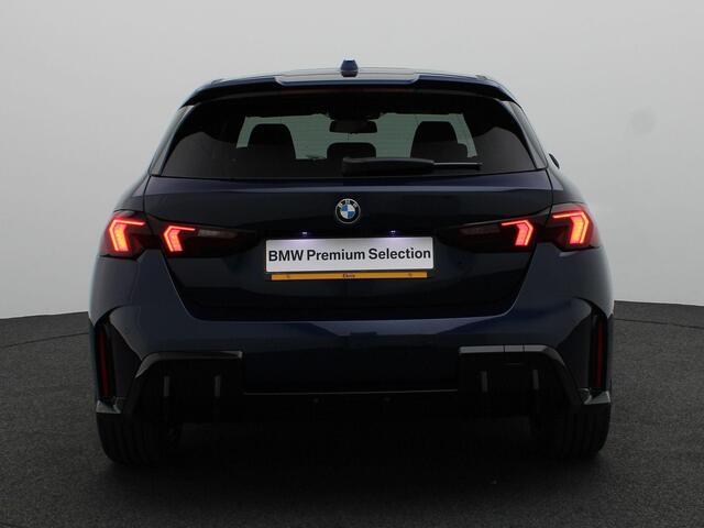 BMW 1-SERIE 120 M Sportpakket Pro | Premium Pack | Stuurwielrand Verwarmd | Panoramadak | Harman Kardon | 19''
