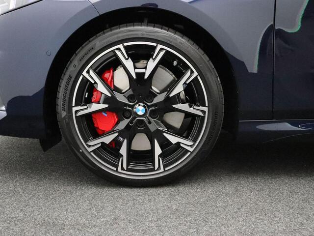 BMW 1-SERIE 120 M Sportpakket Pro | Premium Pack | Stuurwielrand Verwarmd | Panoramadak | Harman Kardon | 19''