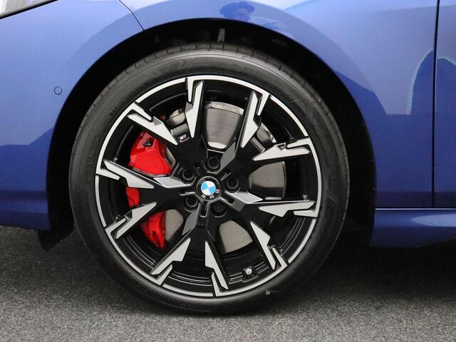 BMW 1-SERIE 120 M Sportpakket Pro | Premium Pack | Stuurwielrand Verwarmd | Panoramadak | Harman Kardon | 19''