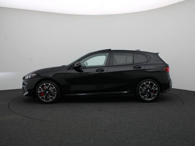 BMW 1-SERIE 120 M Sport Design Edition | M Sportpakket Pro | Driving Assistant Plus | Harman Kardon | 18"