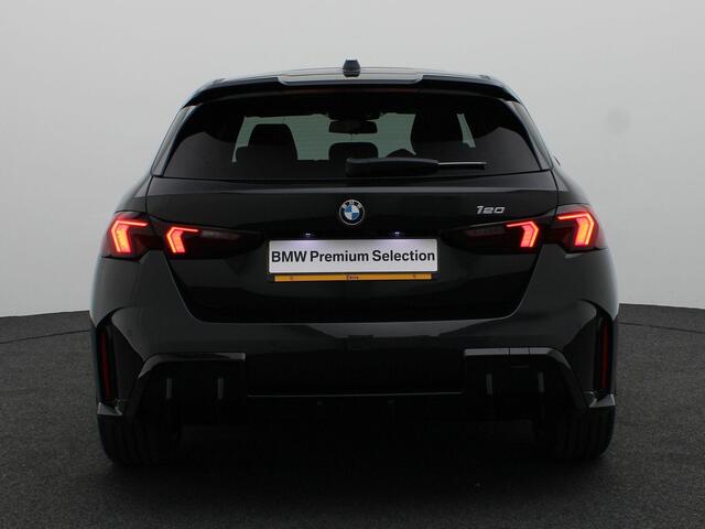 BMW 1-SERIE 120 M Sport Design Edition | M Sportpakket Pro | Driving Assistant Plus | Harman Kardon | 18"
