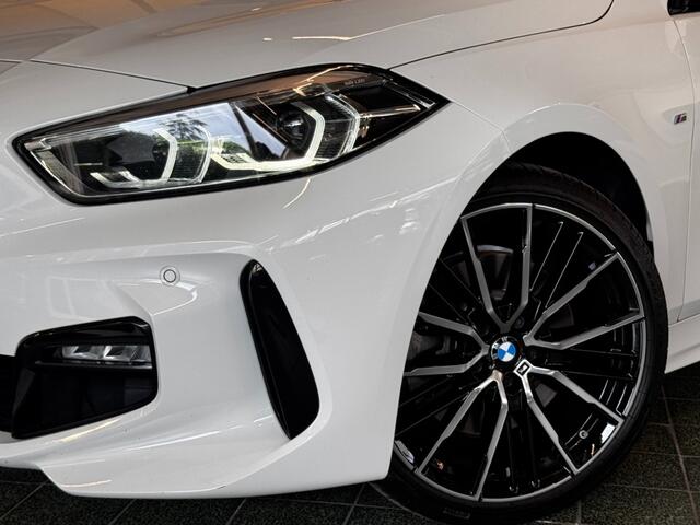 BMW 1-SERIE 120i High Executive M-Sport Pano Sfeerv HUD Trekhaak 19''