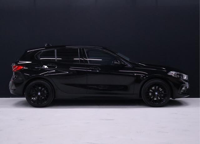 BMW 1-SERIE 118i M Sport [SFEERVERLICHTING, APPLE CARPLAY, ANDROID AUTO, STOELVERWARMING, M SPORTSTUUR, CRUISE CONTROL, NIEUWSTAAT]