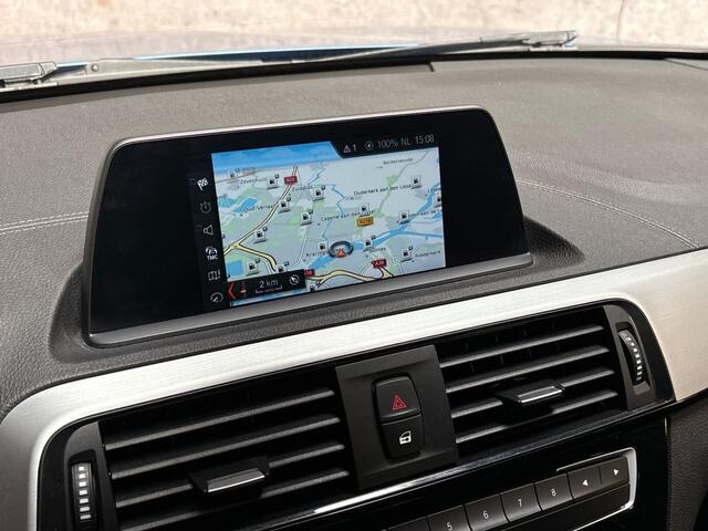 BMW 1-SERIE 118i M Sport Line Shadow Automaat (NAVIGATIE, M PAKKET, VIRTUAL COCKPIT, STOELVERWARMING, SPORTSTOELEN, ZWART HEMEL, GETINT GLAS, PARKEERSENSOREN, NIEUWSTAAT)