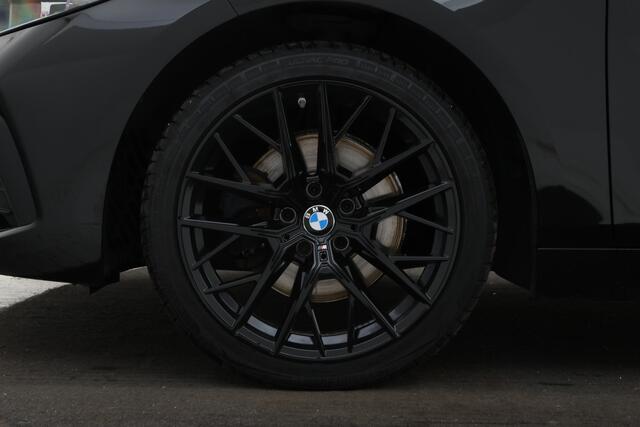 BMW 1-SERIE 118i High Executive Edition Full Black, Apple Carplay, Cruise