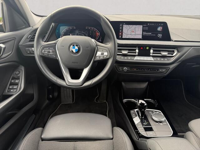 BMW 1-SERIE Limousine 118i Sport Line Apple/Android draadloos | Automaat | Climate Con