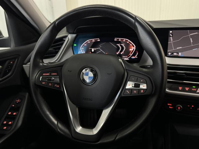 BMW 1-SERIE 118i Executive Edition AUTOMAAT DIGI-DASH NAVI CARPLAY LMV 2X-PDC