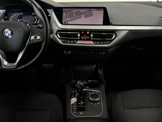 BMW 1-SERIE 118i Executive Edition AUTOMAAT DIGI-DASH NAVI CARPLAY LMV 2X-PDC