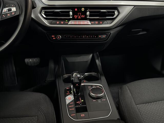 BMW 1-SERIE 118i Executive Edition AUTOMAAT DIGI-DASH NAVI CARPLAY LMV 2X-PDC