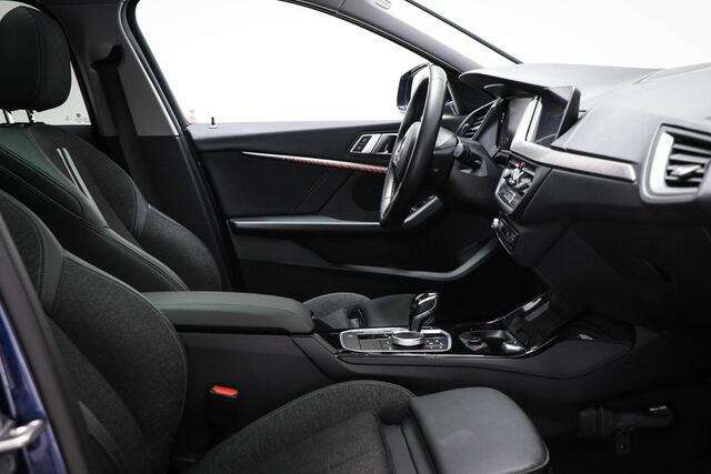 BMW 1-SERIE 118i Business Edition | SPORT LINE | PANORAMADAK | SPORTSTOELEN | DAB | APPLE