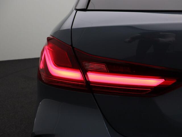 BMW 1-SERIE 118i M Sportpakket | HIFI | PDC | Panoramadak | 18"