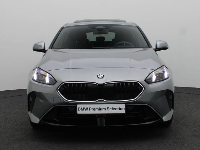BMW 1-SERIE 120 M Sportpakket pro | Stuurwielverwarming | Panoramadak | Head-Up Display | 18"