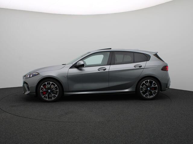 BMW 1-SERIE 120 M Sportpakket pro | Stuurwielverwarming | Panoramadak | Head-Up Display | 18"