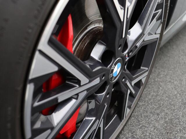 BMW 1-SERIE 120 M Sportpakket pro | Stuurwielverwarming | Panoramadak | Head-Up Display | 18"