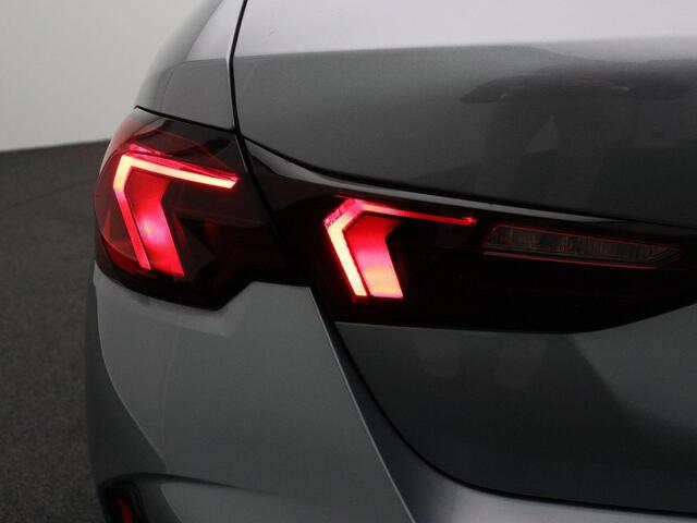 BMW 1-SERIE 120 M Sportpakket pro | Stuurwielverwarming | Panoramadak | Head-Up Display | 18"