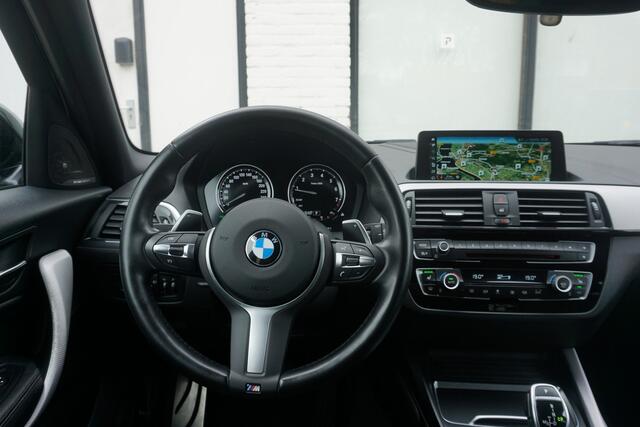 BMW 1-SERIE M140i High Exec Harman Kardon | Dealeronderhouden | DAB+ | 340PK!