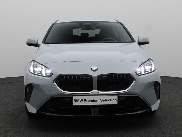 BMW 1-SERIE 120 M Sport Design Edition | Stuurwielrand Verwarmd | Achteruitrijcamera | Driving Assistant | Harman Kardon | 18''