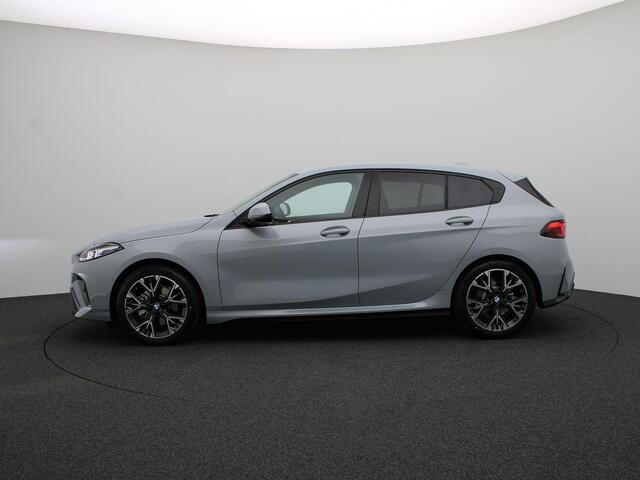 BMW 1-SERIE 120 M Sport Design Edition | Stuurwielrand Verwarmd | Achteruitrijcamera | Driving Assistant | Harman Kardon | 18''