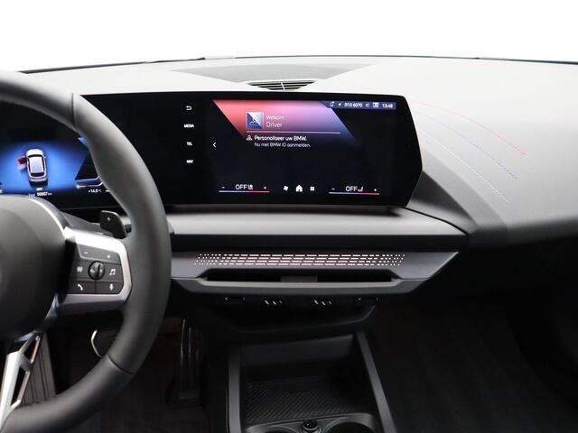 BMW 1-SERIE 120 M Sport Design Edition | Stuurwielrand Verwarmd | Achteruitrijcamera | Driving Assistant | Harman Kardon | 18''