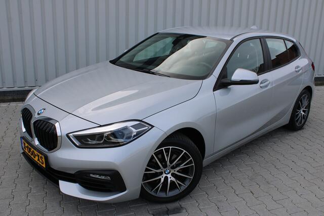 BMW 1-SERIE 116i High Executive | Incl. 12 maanden garantie | Stoelverwarming | Apple Carplay & Android Auto | WIFI | Climate Control | Hill Hold | Elektrisch verstelbare stoelen |